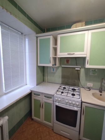 Сдам 2 КВ.по ул.Лахтинская(район кургана)4/5.4000+к.у. - фото 1