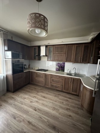 Здам 2 кімнатну квартиру в центрі міста - фото 1