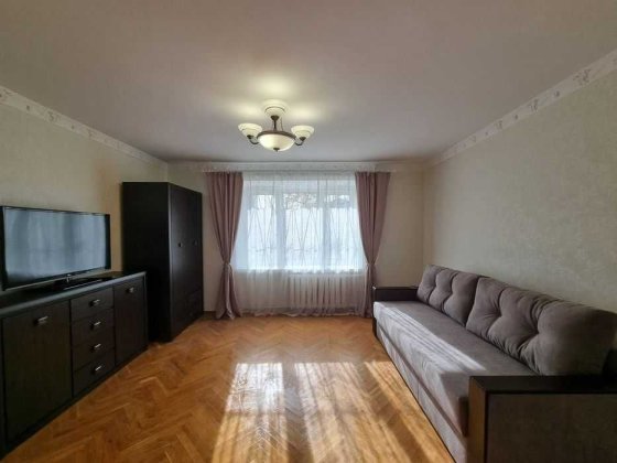 1к квартира поряд з  м. Берестейська Київ