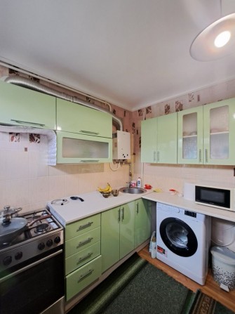 1 кімнатна в цетрі міста з меблями та технікою - фото 1