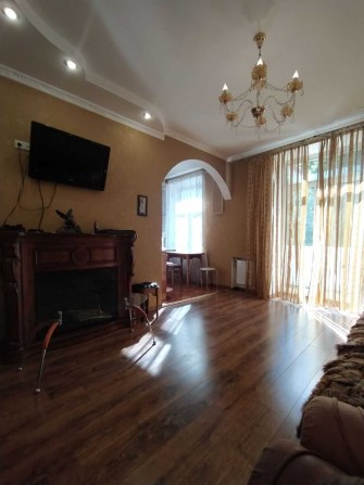 Оренда 2-к квартири з ремонтом в самому центрі - фото 1