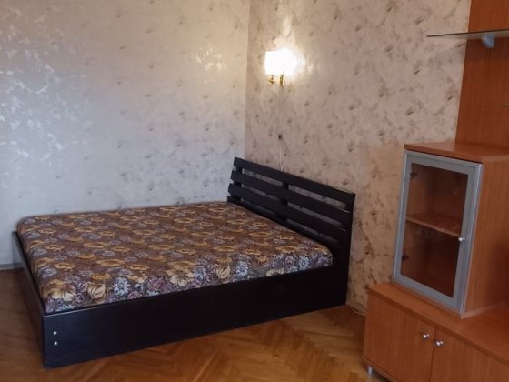 Русанівка, метро Лівобережна, видова на Дніпро і Лавру