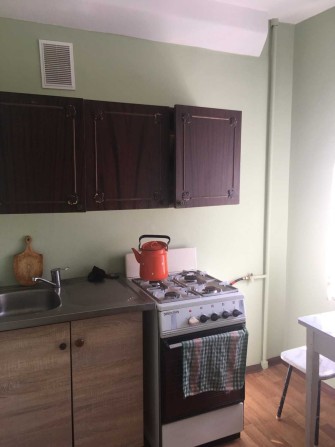 1-комн.кв. Актуально! Правый, ул. С. Синенко, р-н магазина Бомбей, 2\9 - фото 1