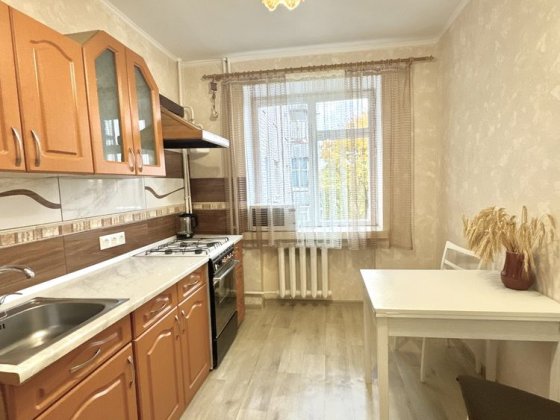 Здається в оренду 3 кімн кв космос вул. Космічна світло не вимикають Запоріжжя