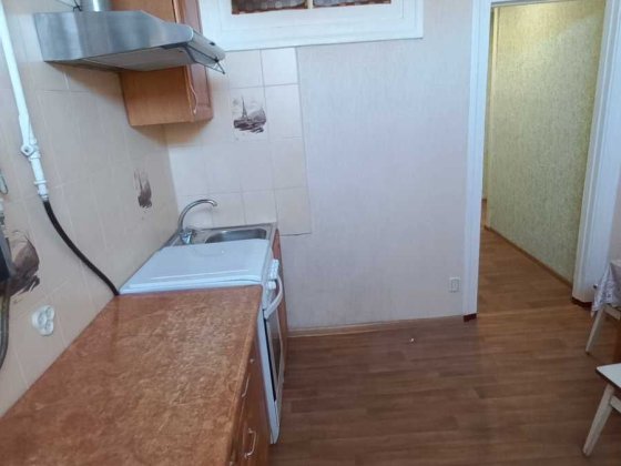 сдам двух комнатную квартиру .