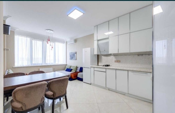 Оренда 2к видової в елітному ЖК RiverStone, Дніпровська набережна 14 - фото 1