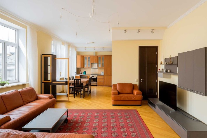 Простора 2-кімнатна квартира +кухня вітальня біля Університету Франка - фото 1