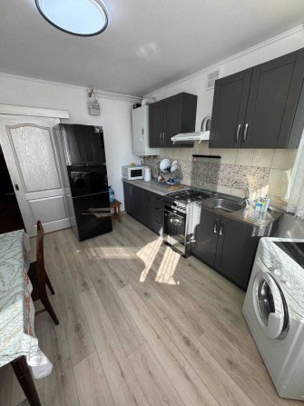 Оренда 2-кімнатної квартири + парко-місце по вул. Топольна - фото 1