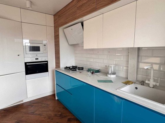 Сдам 3 квартиру на Победа-6