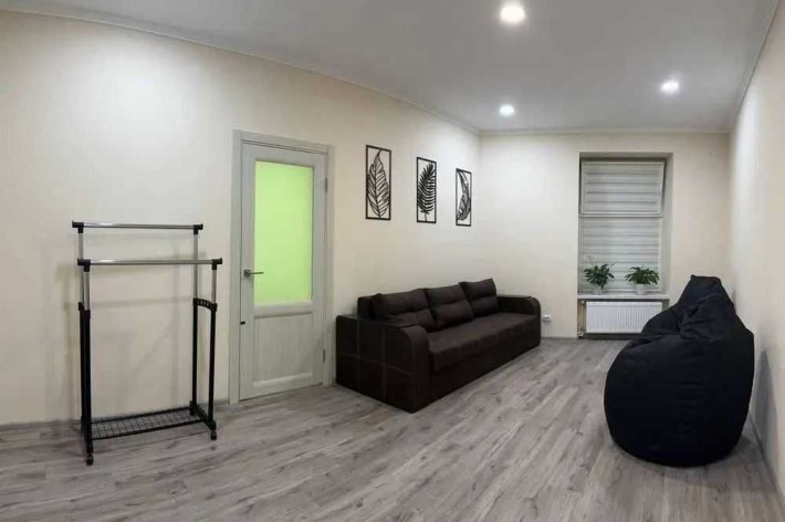 Оренда 2-к квартири в Центрі на вул. Сніжна - фото 1