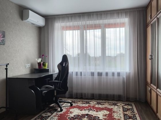 Сдам однокомнатную квартиру с автономным отоплением,район универмага Житомир