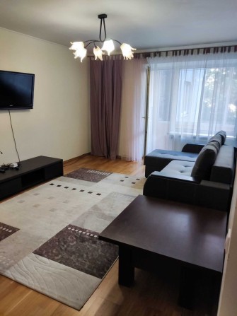 Здається 2-кімнатна квартира по вул. Петлюри - фото 1