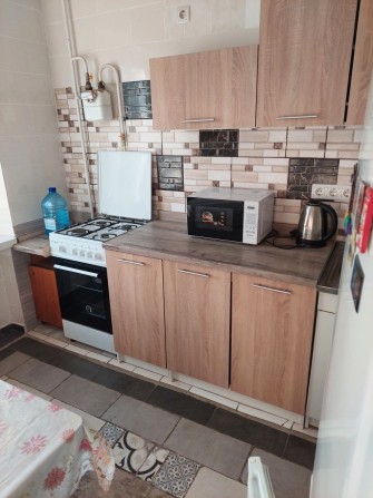 Сдаю однокомнатную квартиру в Октябрьском. - фото 1