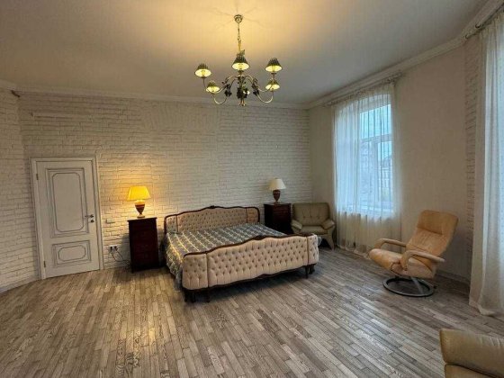 Оренда 4-кімнатної квартири площа Галицька ЦЕНТР МІСТА Львов