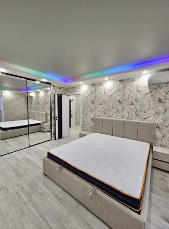 Сдам 2 ком квартиру ЖК Счастливый 1. Газ автономное отопление и поита - фото 1