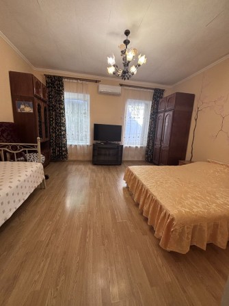 Сдам 1 комнатную(студия и спальня) 16 станция Большого Фонтана - фото 1