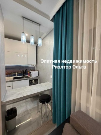 Сдам в центре! Новая 1-комн + кухня - студия в ЖК "Новосельский" - фото 1