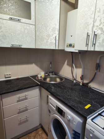 Сдаю 3к/кв пр.Центральный/3 Слободская 2/5 комн.раздельные 9000 - фото 1