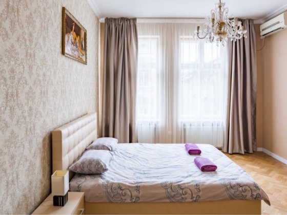 Оренда квартири пл Ринок 4 кімнати Львів