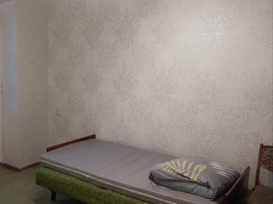 Сдам  Впо или строителям трехкомнатную Левый берег рядом  поликлиника Дніпро