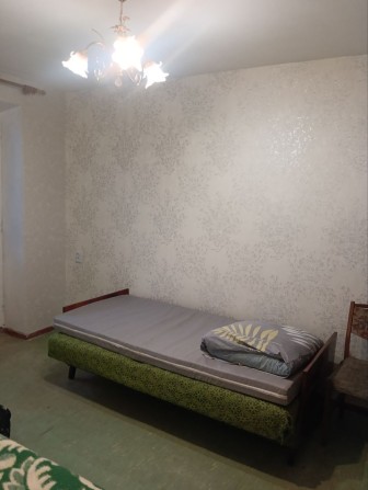 Сдам  Впо или строителям трехкомнатную Левый берег рядом  поликлиника - фото 1