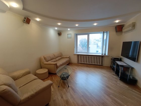 4-комн. квартира в центре! Малый рынок! ул. Фортечна! Запорожье