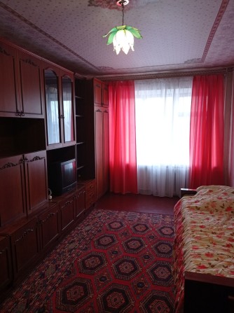 Сдаю 2к квартиру Центр ринок,4/5, меблі,пралка,хол, ціна 4500+комплат - фото 1