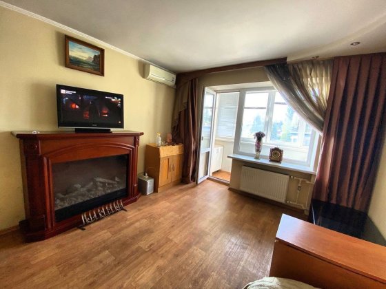 Гарна квартира по вул Євгена Харченко 31. Киев