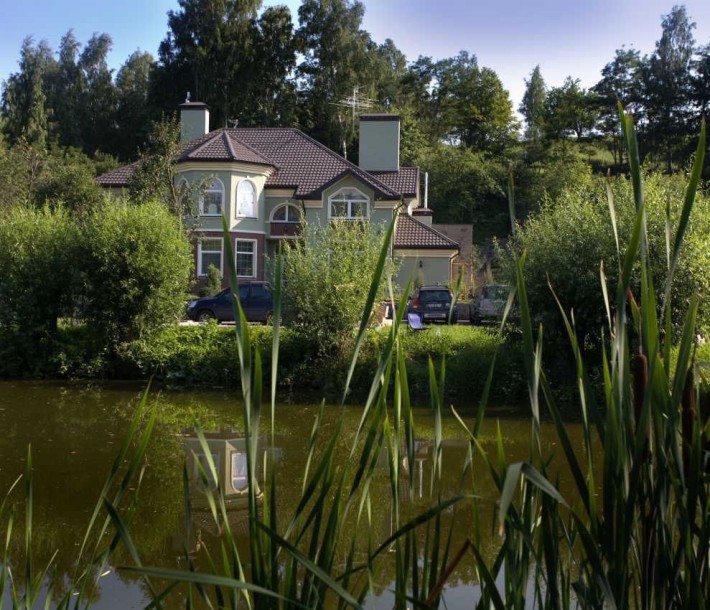 Будинок мрії із зарибленим озером, басейном і садом 35 хв від Майдану - фото 1