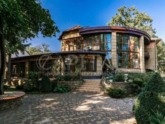 Оренда будинку в лісі, Буча
800 м²,21 сотка, басейн, сауна Буча