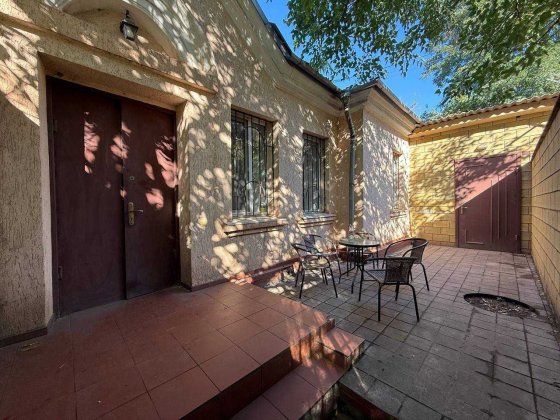 Оренда 2к будинку на 96 кварталі з гаражем Кривой Рог