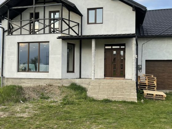 Здається в оренду 6-кімнатний будинок Чернівці