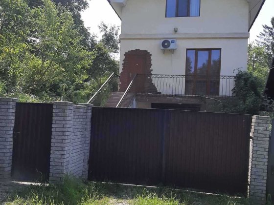 Здається будинок в центрі міста Чернівці