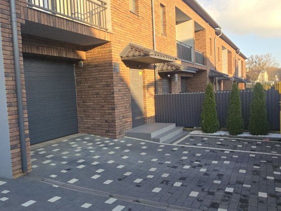 Перша оренда.  Таунхаус з гаражем в топовому районі Чернівці