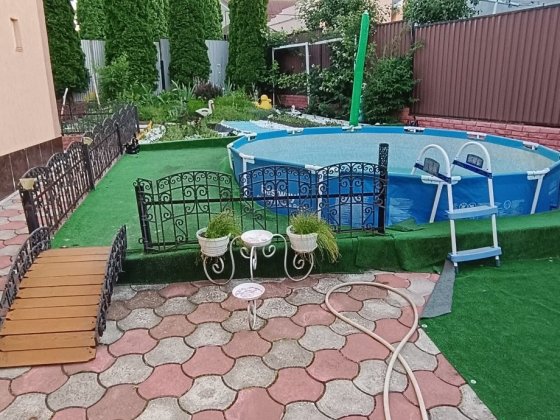 Оренда будинку з басейном на Роші Чернівці