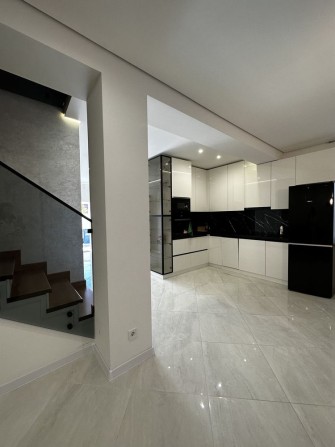 Оренда 4 кімнатного дизайнерського Котеджу/ Таунхаусу - фото 1