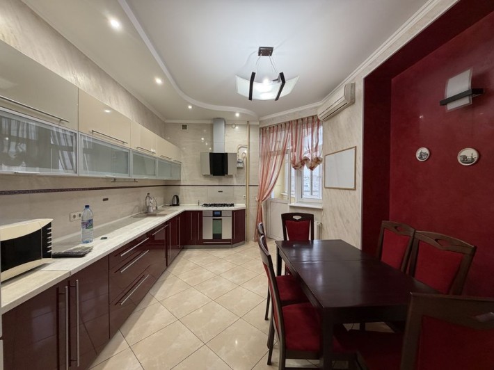 Оренда просторої 3-кімнатної квартири в Новобудові на пр. Чорновола 67 - фото 1