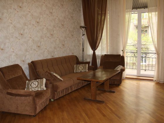 Сдем трехкомнатную квартиру в центре . Харьков