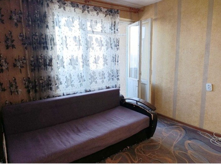 Сдам большую гостинкус балконом - фото 1