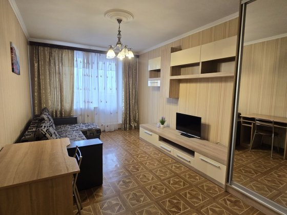 Сдам 2х комнатную у входа в метро Салтовская Харків