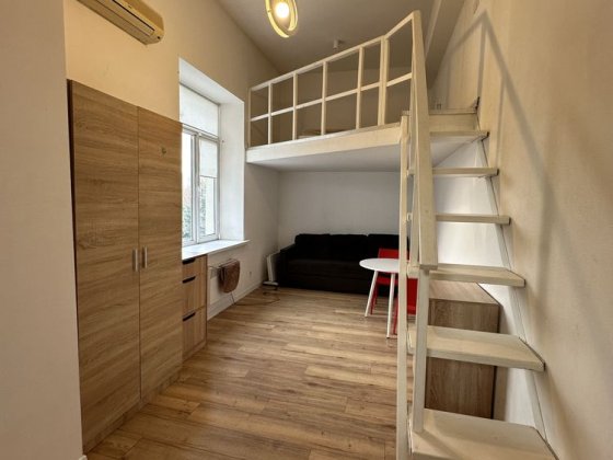 Здам дворівневу квартиру-студію. Ст.м. Захисників України Харьков