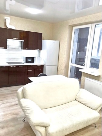 Собственник.Сдам уютную тёплую видовую квартиру в ЖК Птичка.Новострой. - фото 1