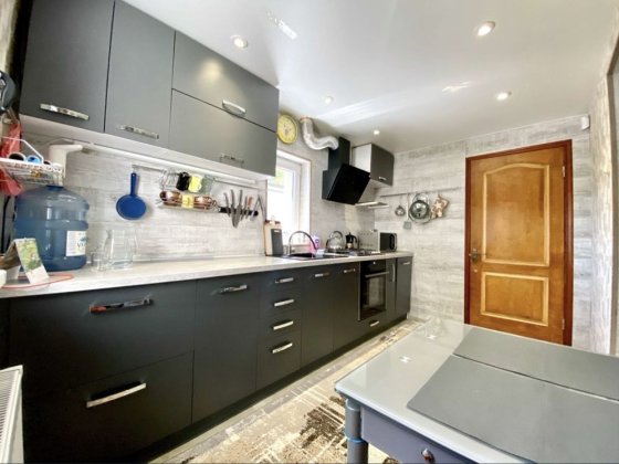 СВІТЛО НЕ ВИМИКАЮТЬ!Затишний будинок з басейном. Коммунарский район Запоріжжя