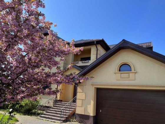 Здам окремий будинок з гаражем р-н Вікторії Гарденс Львов