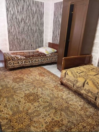 Сдам дом в ЦЕНТРЕ! 5 кроватей! - фото 1