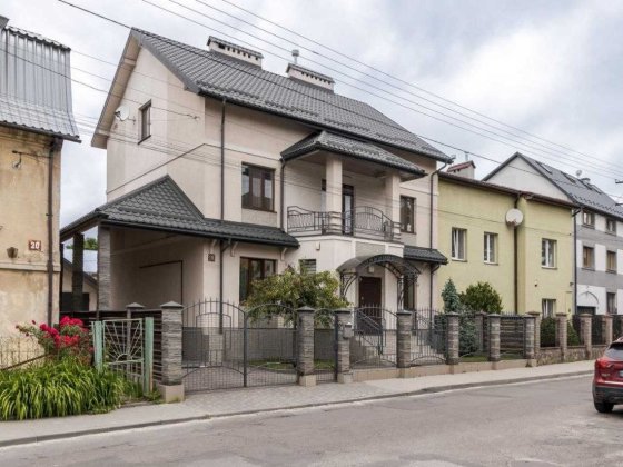 Оренда котеджу по  вул. Сулими Залізничний район, 1600 євро Львов