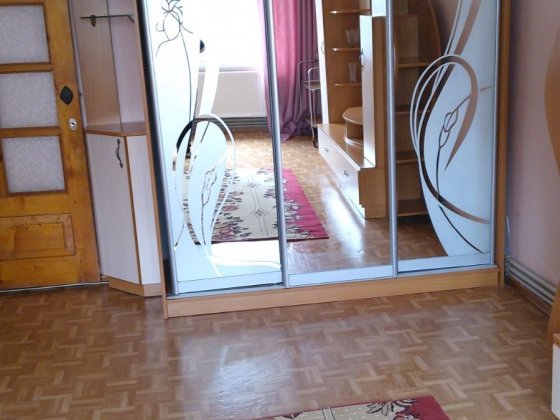 Келецька,128, звонить запитуйте 
3-х кімнатна, з індивідуальним отопле Зарванці