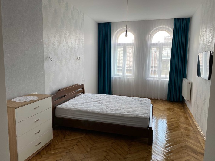 Оренда 2 кімнатної квартири,вул. Площа Ринок - фото 1