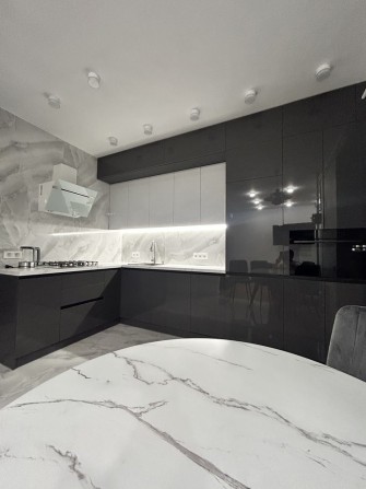 Оренда 1-кімнатної квартири-студії вул. Угорська [власник] - фото 1