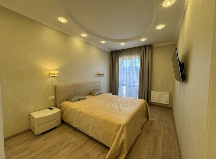 Срочно сдам квартиру в ЖК"Дом на Осипова".Центр. Гардеробная - фото 1